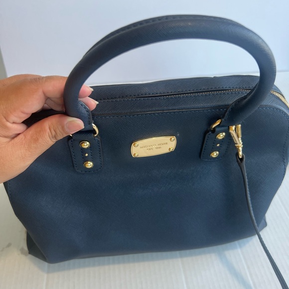 Michael Kors navy blue bag - Picture 3 of 13
